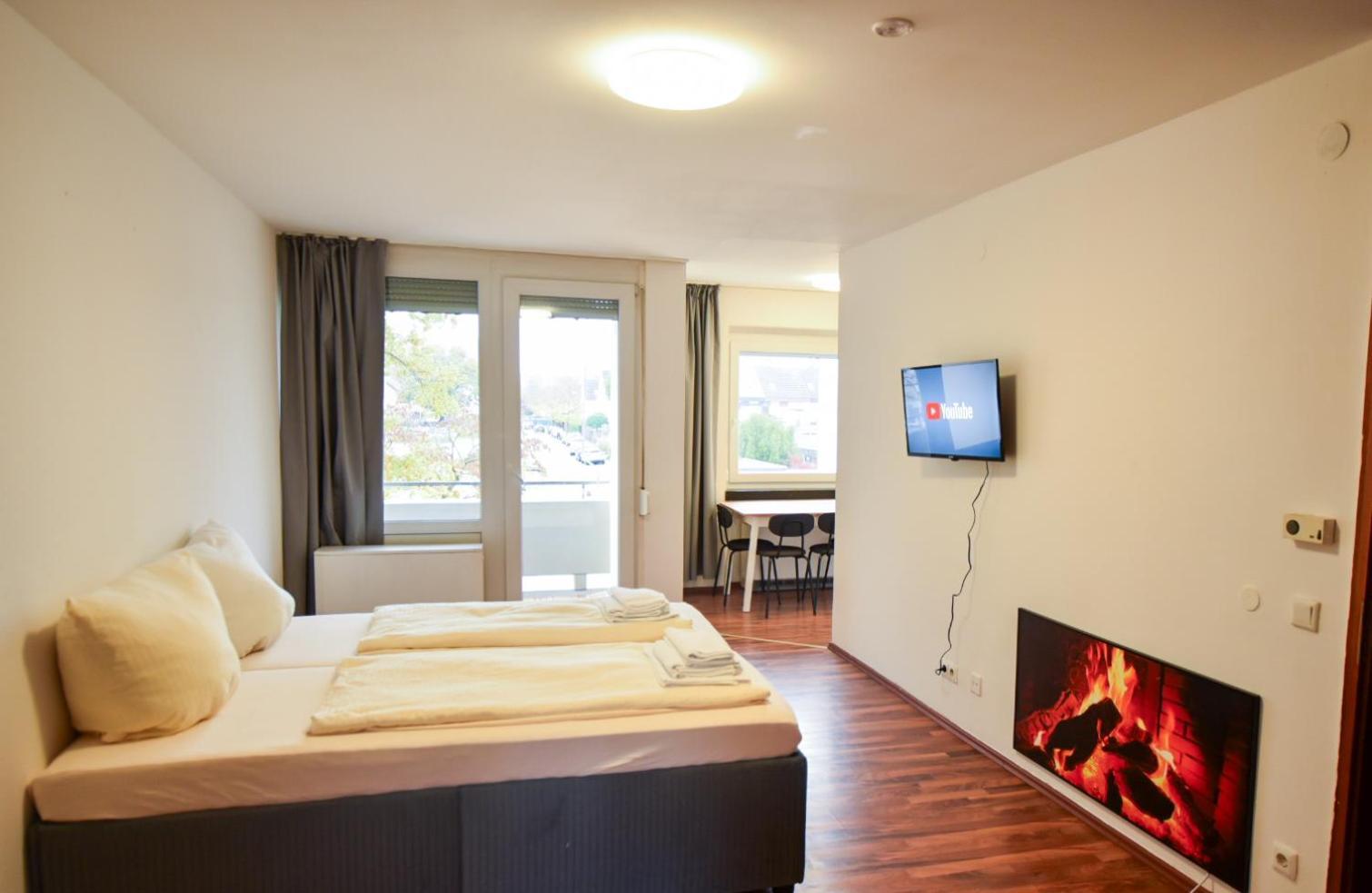 Hotel Im Natur Mit Eigene Kueche Bad Balkon Parkplatz Netflix ニュルンベルク エクステリア 写真
