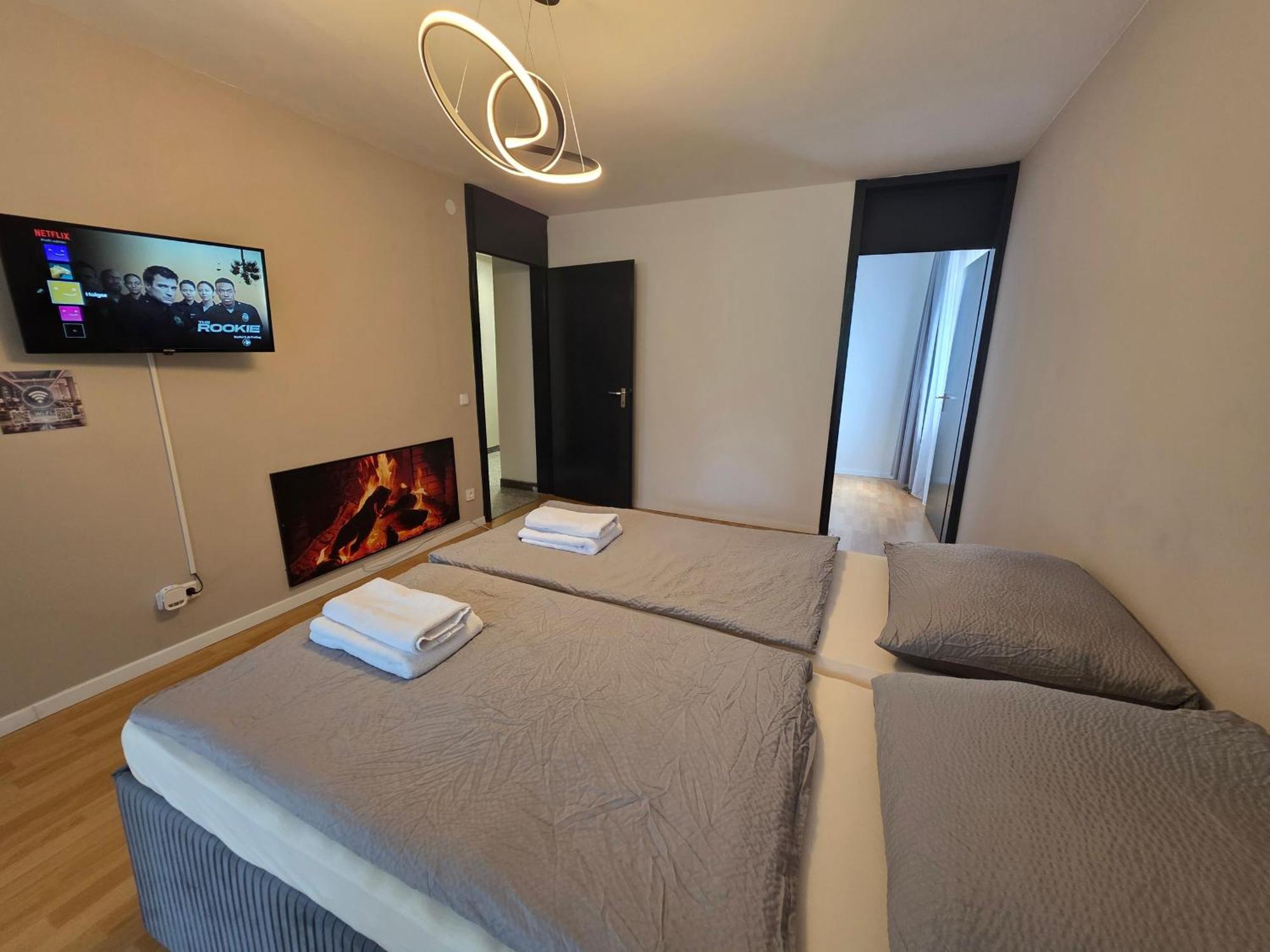 Hotel Im Natur Mit Eigene Kueche Bad Balkon Parkplatz Netflix ニュルンベルク 部屋 写真